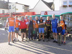 Teilnehmer beim Start in Mendig (Zum Vergr��ern Bild anklicken.)