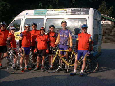 Radsportfreunde Brohltal beim Start ins Sauerland 